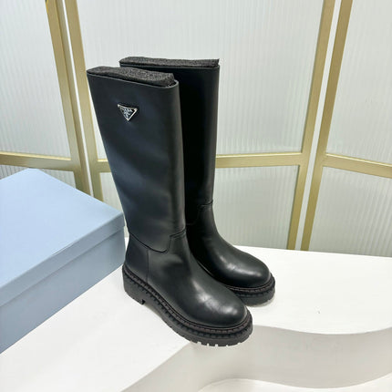 KNEE BOOTS WITH TRIANGLE LOGO IN BLACK CALFSKIN