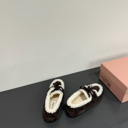 LACE-UP LOAFERS IN DARK CHOCOLATE SUEDE AND WHITE FLEECE LINING