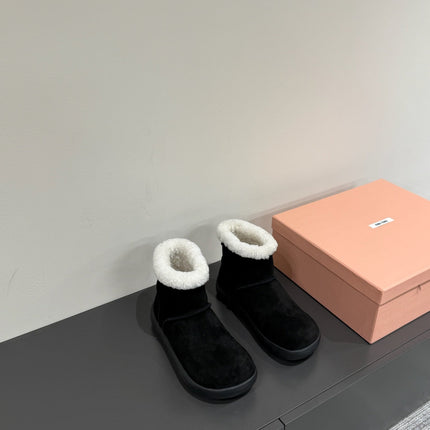 ANKLE BOOTS IN BLACK SUEDE AND FLEECE LINING