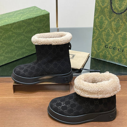 GG SNOW BOOTS IN BLACK EMBOSSED SUEDE AND BEIGE WOOL LINING