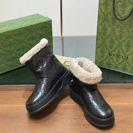 GG SNOW BOOTS IN BLACK EMBOSSED DEERSKIN AND BEIGE WOOL LINING