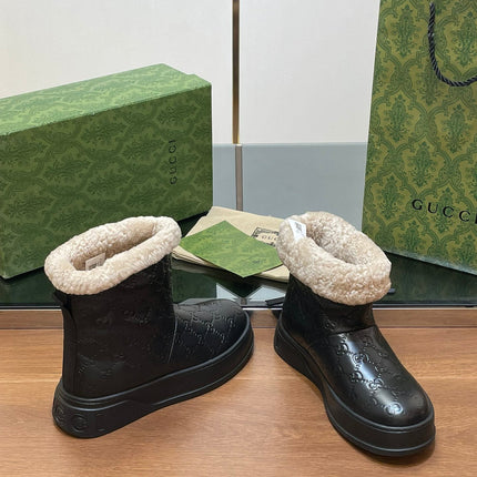 GG SNOW BOOTS IN BLACK EMBOSSED DEERSKIN AND BEIGE WOOL LINING