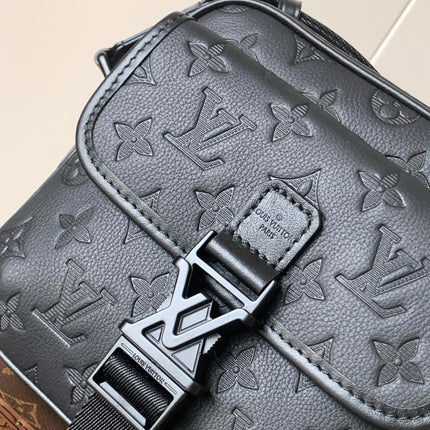 LV 25S GETAWAY MESSENGER BAG 20 IN BLACK MONOGRAM SHADOW EMBOSSED CALFSKIN