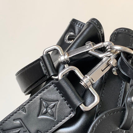 LV 25S NOÉ CARGO 24 IN BLACK GLOSSY CALFSKIN SILVER HARDWARE