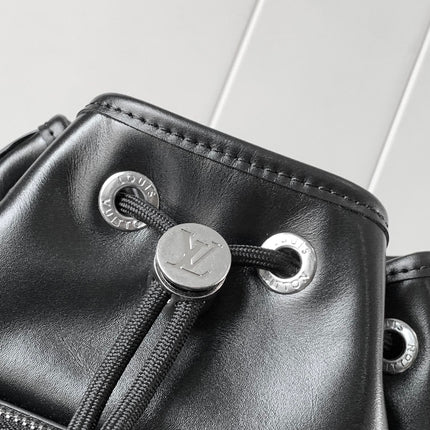 LV 25S NOÉ CARGO 24 IN BLACK GLOSSY CALFSKIN SILVER HARDWARE