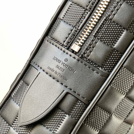 LV 25S PORTE- DOCUMENTS VOYAGE 41 IN BLACK EMBOSSED DAMIER INFINI CALFSKIN