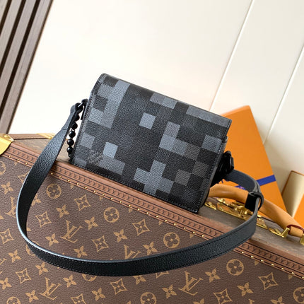 LV 25S STEAMER BAG 18 IN DAMOFLAGE BLACK CANVAS