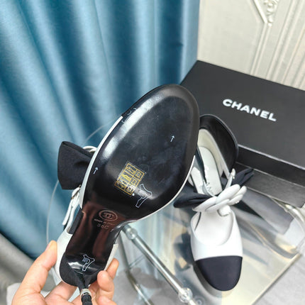 HIGH HEELS IN WHITE MIX BLACK SHEEPSKIN WITH FLOWER