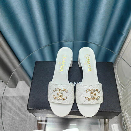 MULE SLIDE SANDAL IN WHITE LAMBSKIN