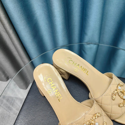 MULE SLIDE SANDAL IN BEIGE CREAM LAMBSKIN