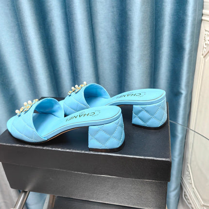MULE SLIDE SANDAL IN SKY BLUE LAMBSKIN