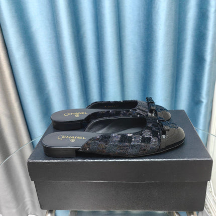 MULE IN BLACK SATIN AND LAMBSKIN