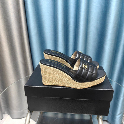 WEDGE BLACK SHEEPSKIN