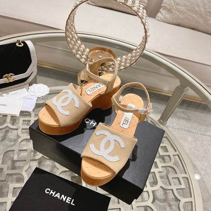 WEDGE SANDALS IN BEIGE CREAM LAMBSKIN WITH WHITE LOGO