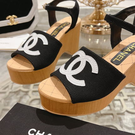 WEDGE SANDALS IN BLACK LAMBSKIN WITH WHITE LOGO