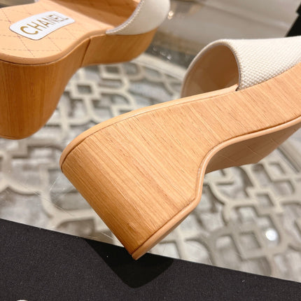 WEDGE PLATFORM IN WHITE LAMBSKIN WITH LOGO