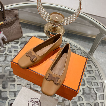 H - BUCKLE BALLET LIGHT BROWN CALFSKIN