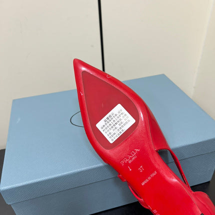 BRUSHED CUT-OUT BALLERINA FLAT IN RED CALFSKIN