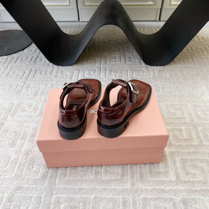 THONG SANDALS IN RED BROWN SHINY LAMBSKIN WITH SILVER BUCKLE