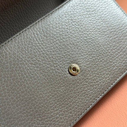 INTERLOCKING WOC 20 IN GRAY GRAINY CALFSKIN GOLD HARDWARE