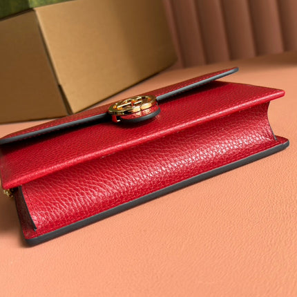 INTERLOCKING WOC 20 IN RED PEBBLED GRAINY CALFSKIN GOLD HARDWARE