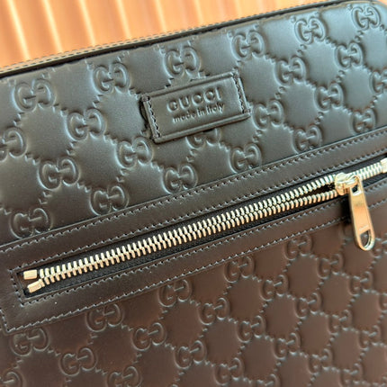 SIGNATURE MESSENGER BAG 28 IN BLACK GG CALFSKIN