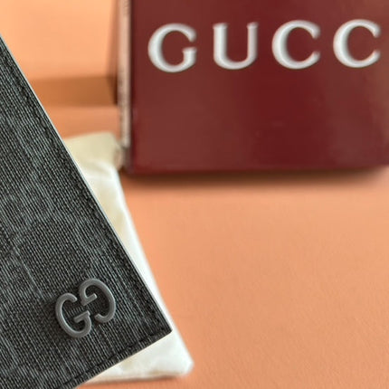 INTERIOR GG PASSPORT CASE 12 IN GREY CALFSKIN