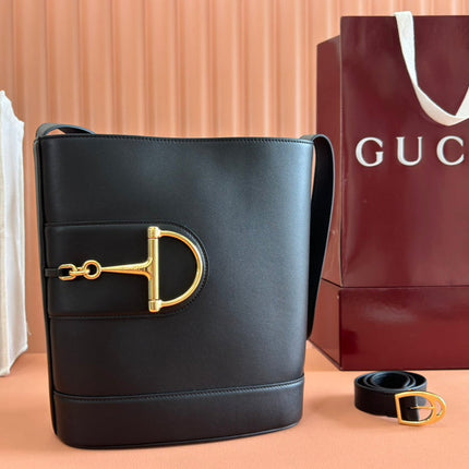 73 MEDIUM BUCKET BAG 27.5 IN BLACK SMOOTH CALFSKIN