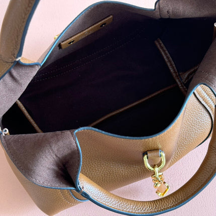 MEDIUM SOFTBIT MAXI SHOULDER BAG 27.5 IN BROWN GRAINY LAMBSKIN