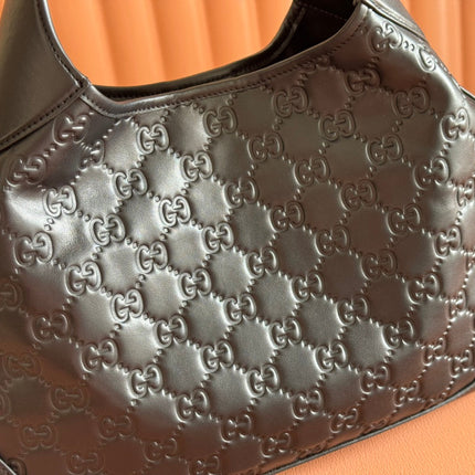 MEDIUM B SHOULDER BAG IN BLACK CALFSKIN GOLD HARDWARE