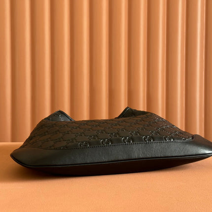 MEDIUM B SHOULDER BAG IN BLACK CALFSKIN GOLD HARDWARE