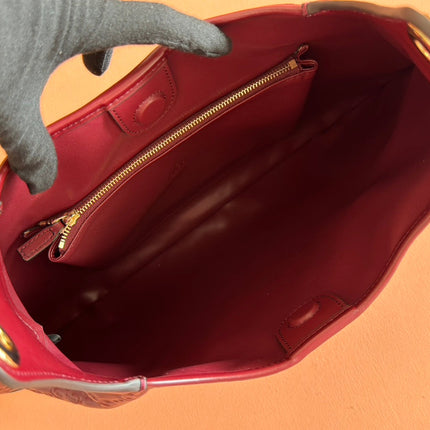 MEDIUM B SHOULDER BAG 42 IN ROSSO ANCORA RED GG EMBOSSED CALFSKIN