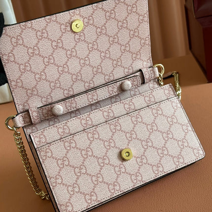 EMBLEM WALLET ON CHAIN 20 IN LIGHT PINK SMOOTH CALFSKIN