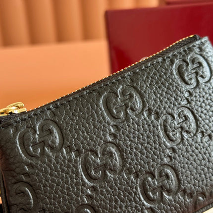 EMBLEM ZIP KEY CASE 12 IN BLACK GG GRAINY CALFSKIN