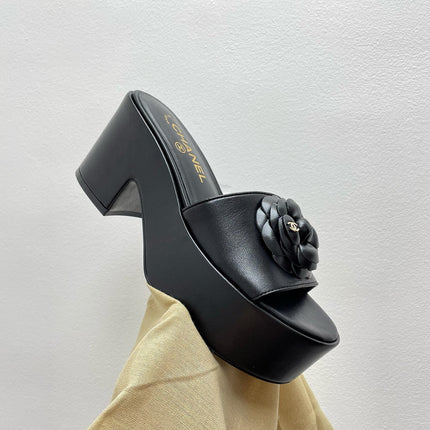 WEDGE PLATFORM BLACK LAMBSKIN WITH FLOWER