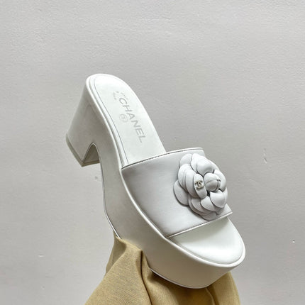 WEDGE PLATFORM WHITE LAMBSKIN WITH FLOWER