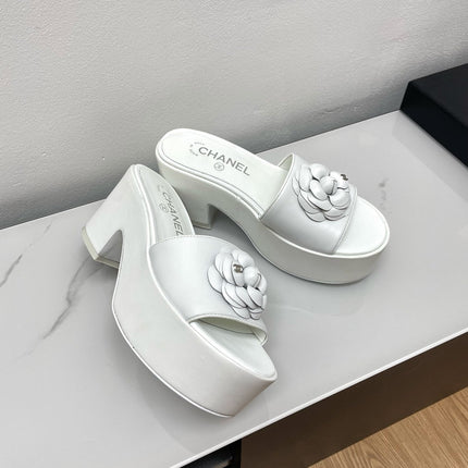 WEDGE PLATFORM WHITE LAMBSKIN WITH FLOWER