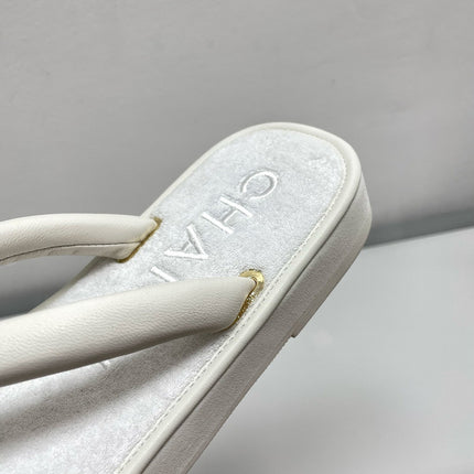 THONG SLIPPERS IN WHITE LAMBSKIN