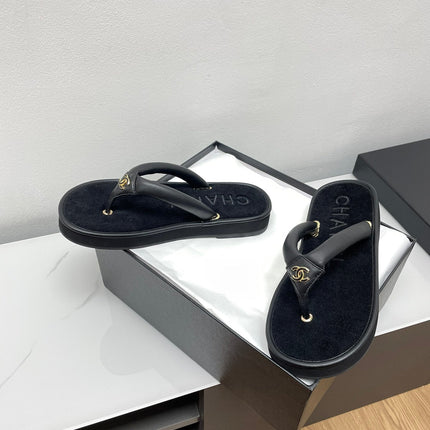 THONG SLIPPERS IN BLACK LAMBSKIN