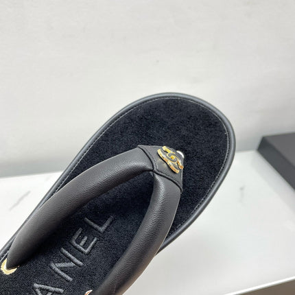 THONG SLIPPERS IN BLACK LAMBSKIN