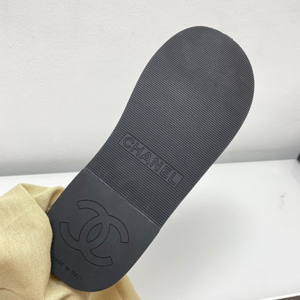 THONG SLIPPERS IN BLACK LAMBSKIN