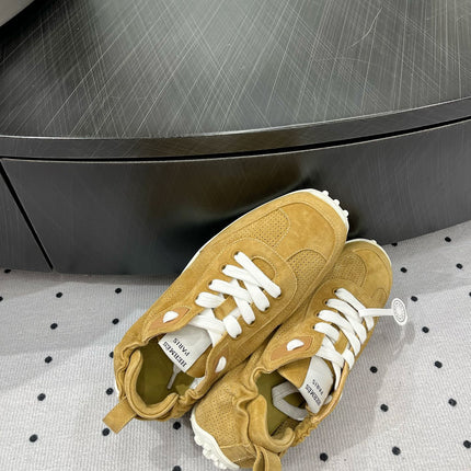 TRAIL SNEAKER IN DIJON YELLOW SUEDE