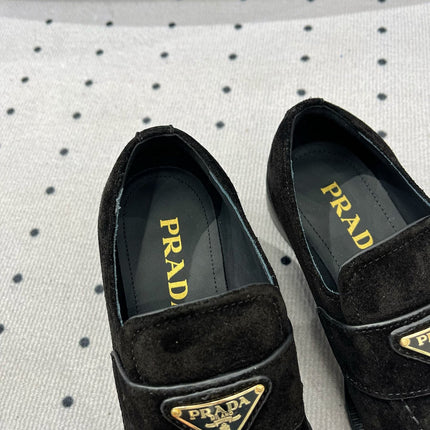 TRIANGLE LOGO LOAFER IN BLACK SUEDE