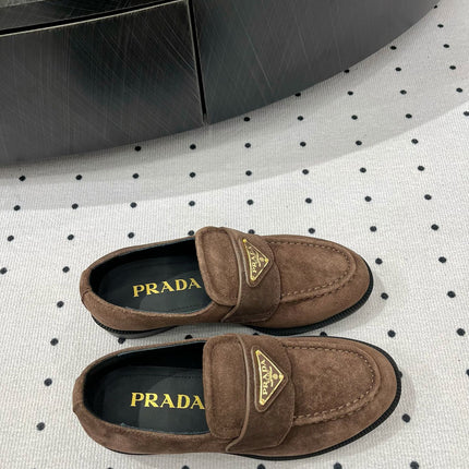 TRIANGLE LOGO LOAFER IN WOOD BROWN SUEDE
