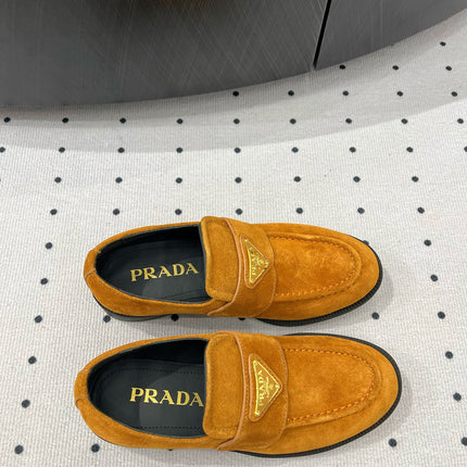 TRIANGLE LOGO LOAFER IN PERU BROWN SUEDE