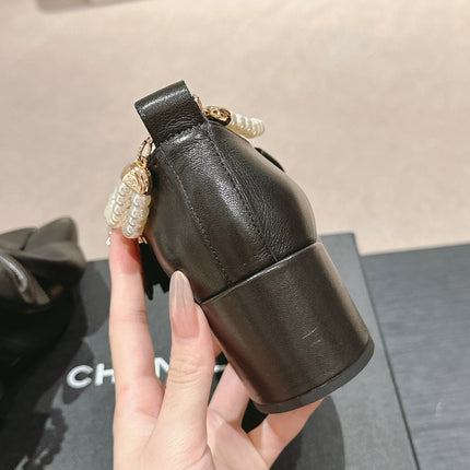 SHORT BOOTS IN BLACK SHEEPSKIN WITH BOW