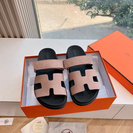 CHYPRE SANDAL IN PEACH PINK SHINY GRAINED CALFSKIN