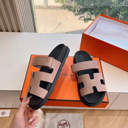 CHYPRE SANDAL IN PEACH PINK SHINY GRAINED CALFSKIN