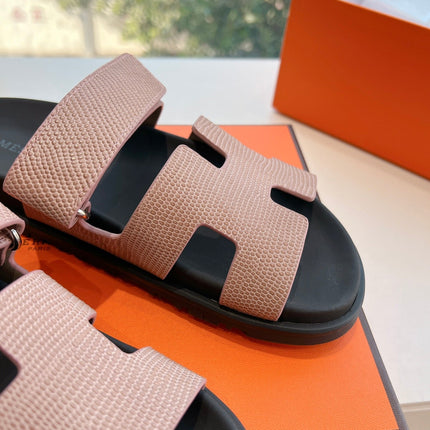 CHYPRE SANDAL IN PEACH PINK SHINY GRAINED CALFSKIN