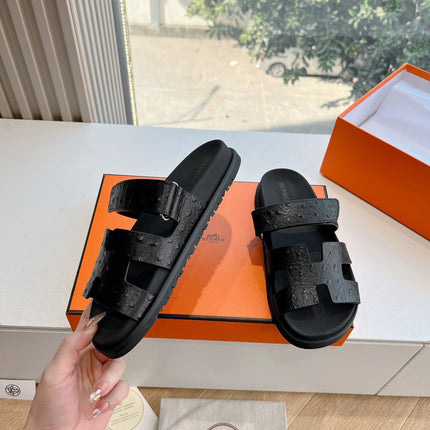 CHYPRE SANDAL IN BLACK GRAINED CALFSKIN